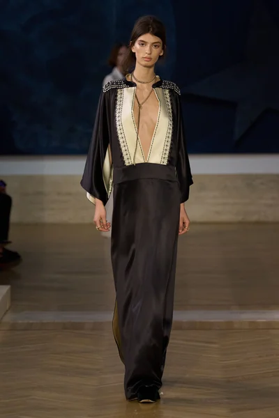 Look 12